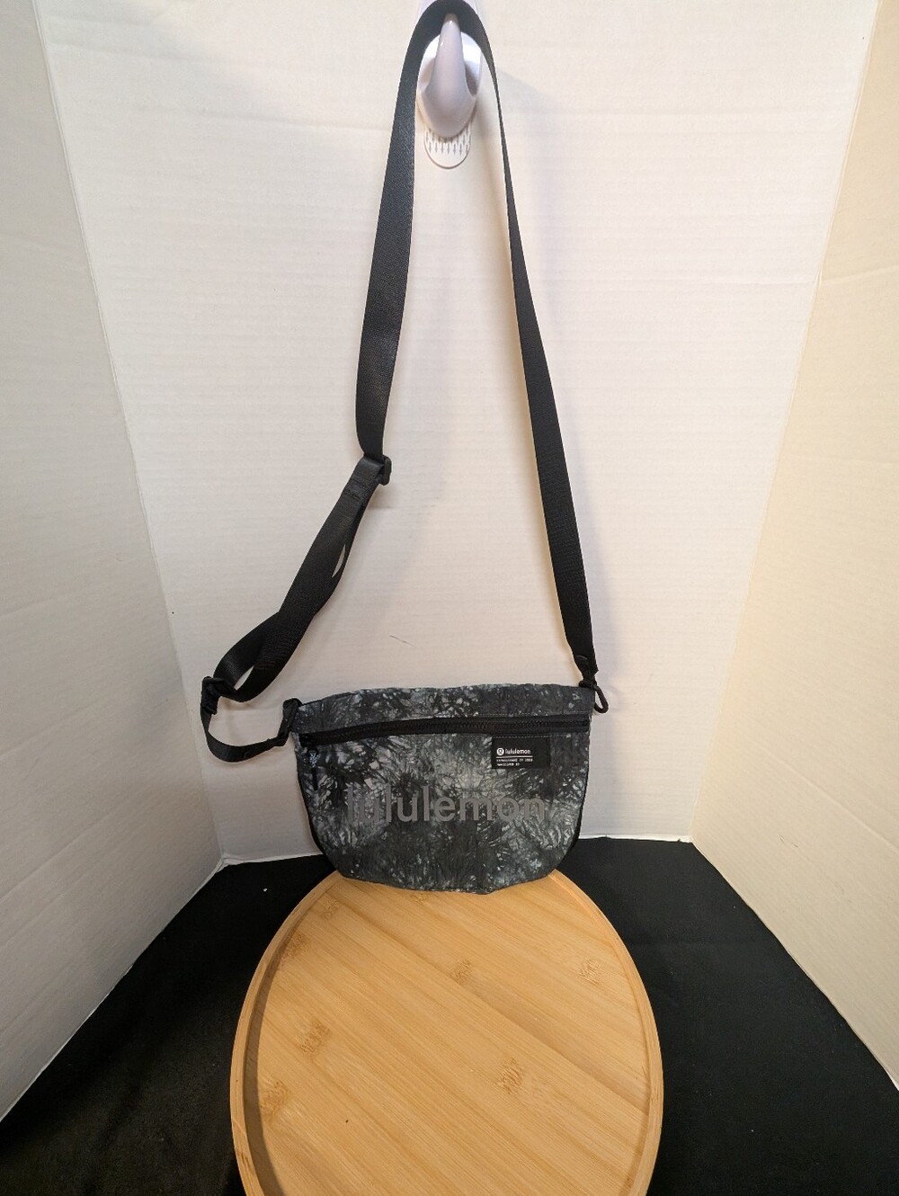 Lululemon Festival Crossbody Clean Lines Purse Adjustable Bag Pouch